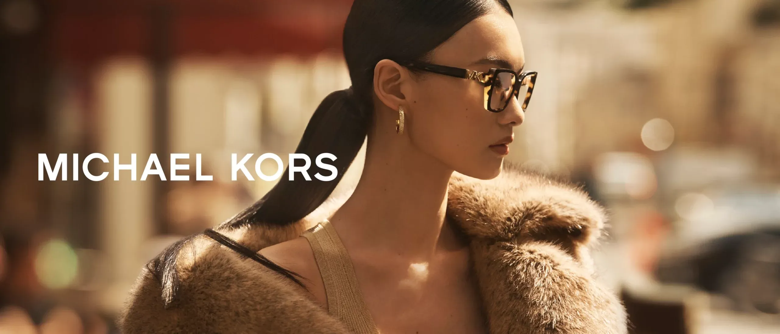 Mắt kính Hoàng Hà - Đại lý chính thức của EssilorLuxottica 4 Mắt kính Hoàng Hà, đại lý chính thức của EssilorLuxottica, cung cấp đa dạng các dòng sản phẩm của Michael Kors từ Jet Set, Runway đến Lexington.