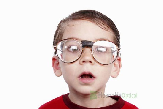 173260 child in glasses 660x440 1