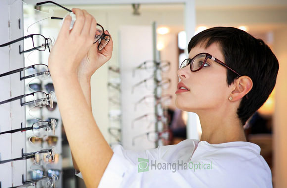 choosing frames women