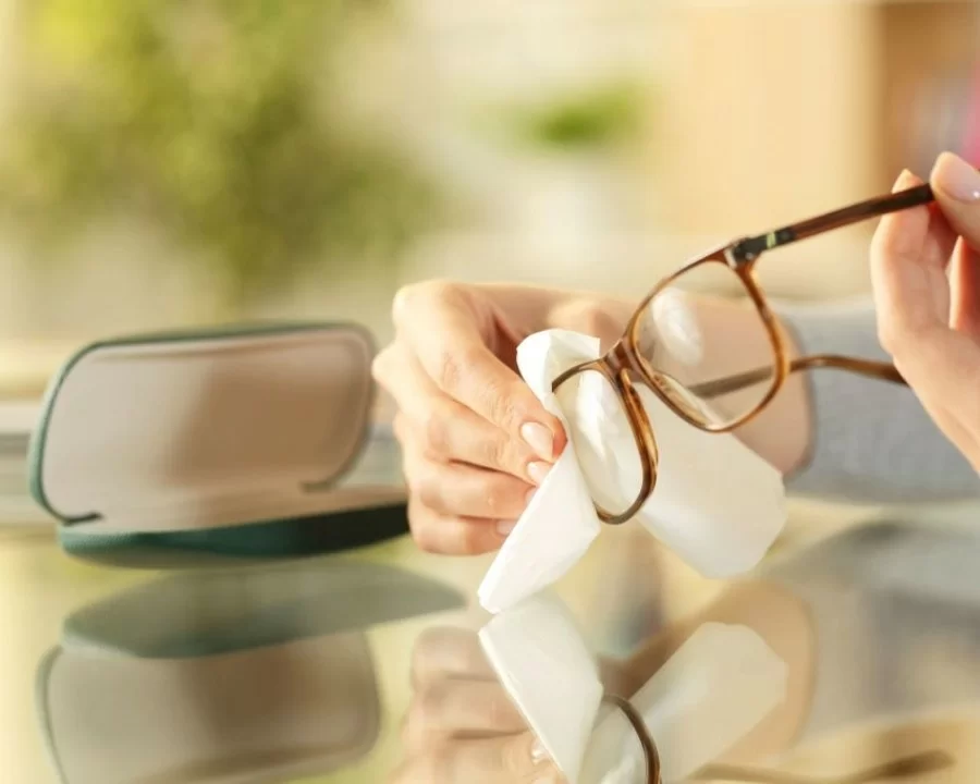 Cách bảo quản tròng kính giúp hạn chế hư hỏng lớp phủ